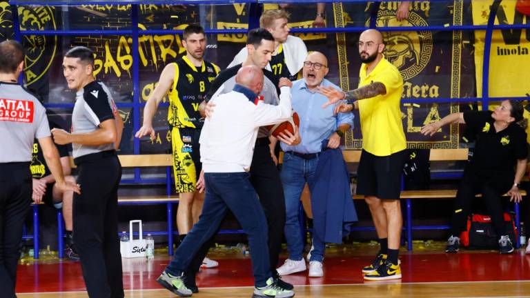 Andrea Costa padrona del derby di Imola, la Virtus dura solo 20’