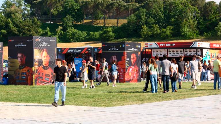 Formula 1, fan zone presa d’assalto fra simulatori, Lego e piloti chef