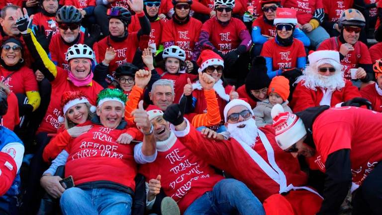 Valle Rubicone, pedalate a fin di bene per 900 Babbi Natale: raccolti soldi per l’Istituto “Merlara” e per un defibrillatore