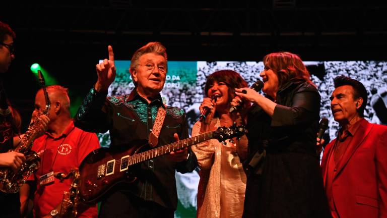 Bobby Solo sul palco di “Cara Forlì” (foto Fabio Blaco)