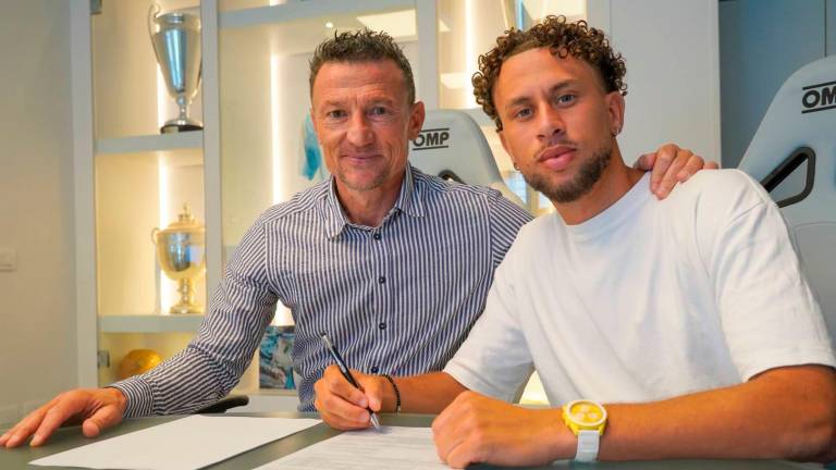 Il direttore sportivo della Virtus Entella, Matteo Superbi, e il difensore centrale italo-cubano Luigi Palomba