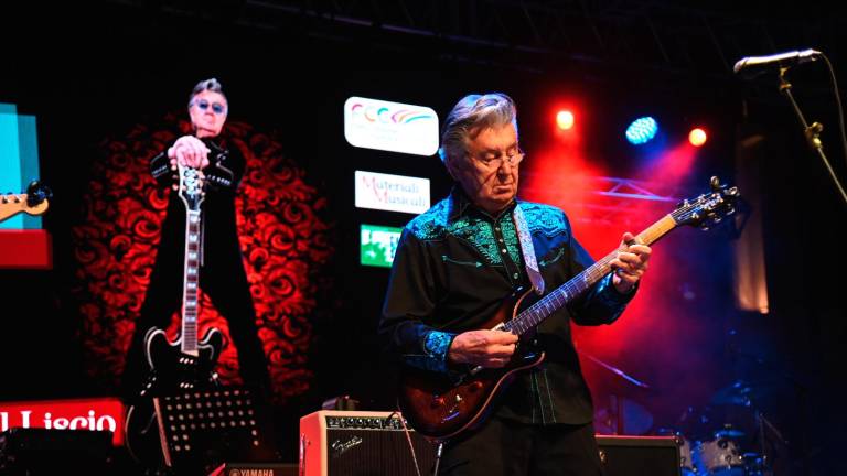 “Cara Forlì” riempie piazza Saffi. Il rock’n’roll di Bobby Solo si unisce al liscio romagnolo FOTOGALLERY