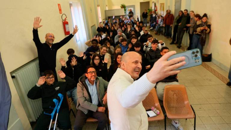 Il selfie finale di Paolo Pieri con gli studenti (Foto e video Zanotti)
