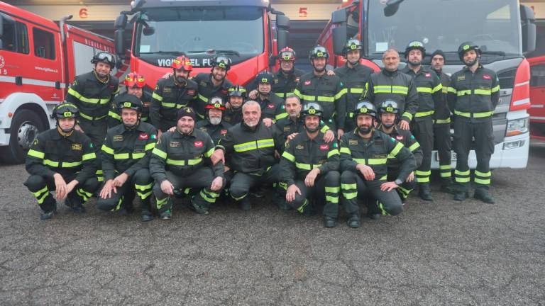 Cesena, lo storico Vigile del Fuoco va in pensione: “Il mio ultimo turno di lavoro è stato il primo di mio nipote” VIDEO