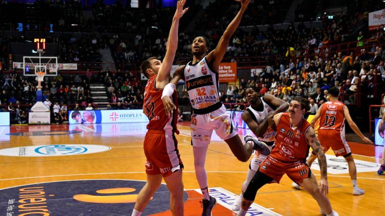 Denegri dà spettacolo e il derby del Palafiera è di Rimini (77-86) VIDEO GALLERY