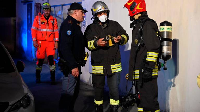 Forlì, incendio in una cantina: 21 evacuati e 5 in ospedale per accertamenti FOTOGALLERY