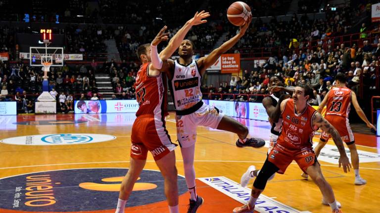 Denegri dà spettacolo e il derby del Palafiera è di Rimini (77-86) VIDEO GALLERY