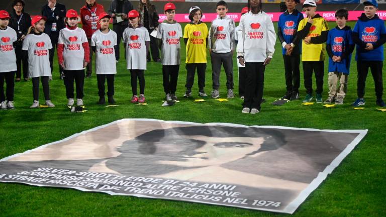 Forlì, in 1.500 per la “Partita del dono” tra Nazionale cantanti e Team Sirotti FOTOGALLERY