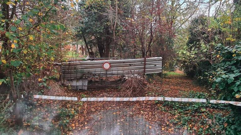 Predappio. Strada sbarrata dai vicini. «Non possiamo andare a casa in auto»