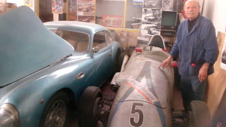 Delio Galassi con i suoi gioielli d’epoca