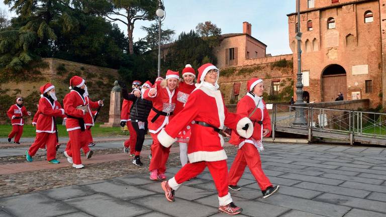 Alcuni momenti delle edizioni passate della “Camminata dei Babbi Natale”