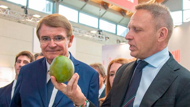 Renzo Piraccini insieme al ministro Francesco Lollobrigida