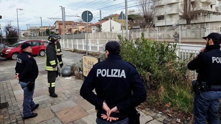 Rimini, treni bloccati per il ritrovamento di uno strano ordigno. Circolazione riattivata VIDEOGALLERY