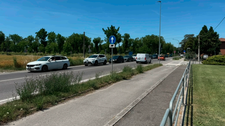 Il tratto della via Emilia che attraversa la frazione di Villanova
