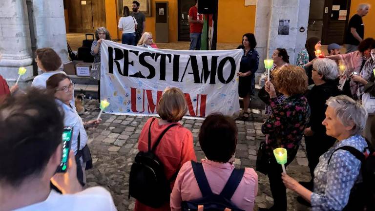 Cesena, «sanzioni a Israele per fermare il genocidio»: in 300 in piazza a lume di candela