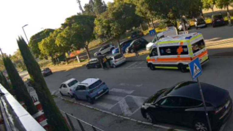 Riccione, crisi epilettica al volante, un uomo interviene e gli salva la vita