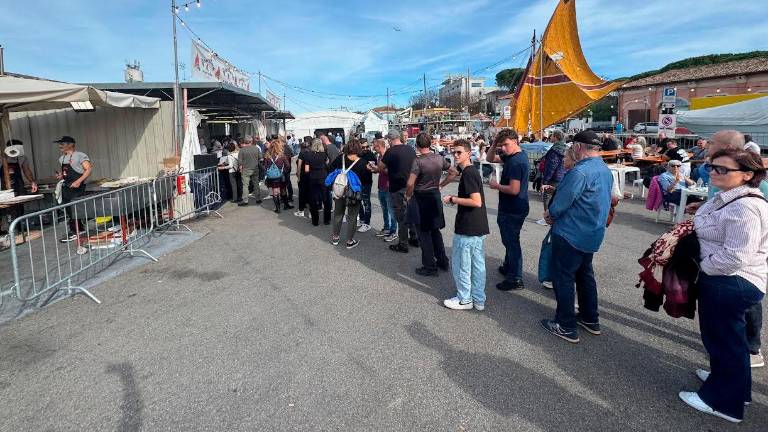 Cesenatico, “Il pesce fa festa”: gran pienone per queste ultime ore di abbuffate