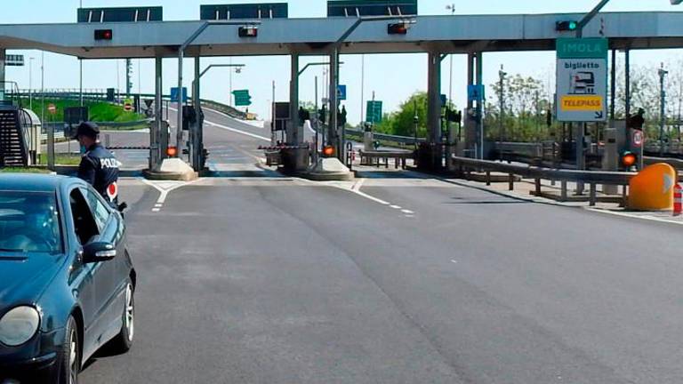 A14, chiuso per una notte il tratto tra Castel San Pietro e Imola