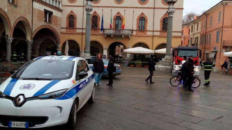 Terremoto a Ravenna, danneggiata la statua di Sant’Apollinare VIDEOGALLERY