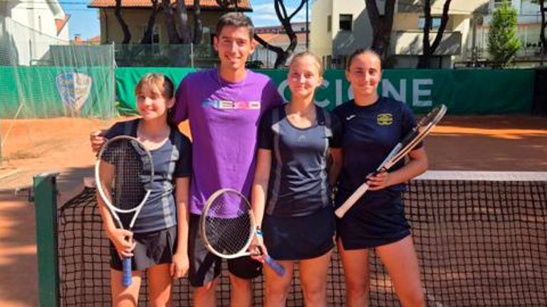 La squadra Under 14 femminile del Ct Zavaglia sui campi del Tc Riccione