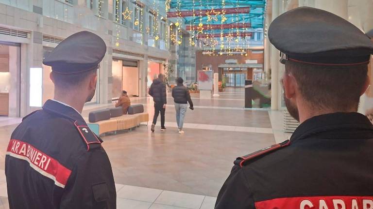 Savignano, al supermercato riempie lo zaino di supercolici per oltre 500 euro e scappa: 19enne arrestato