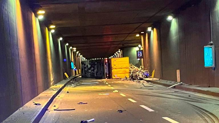 Cesena, incidente sulla Secante: camion si ribalta in galleria, corsia nord chiusa - Gallery