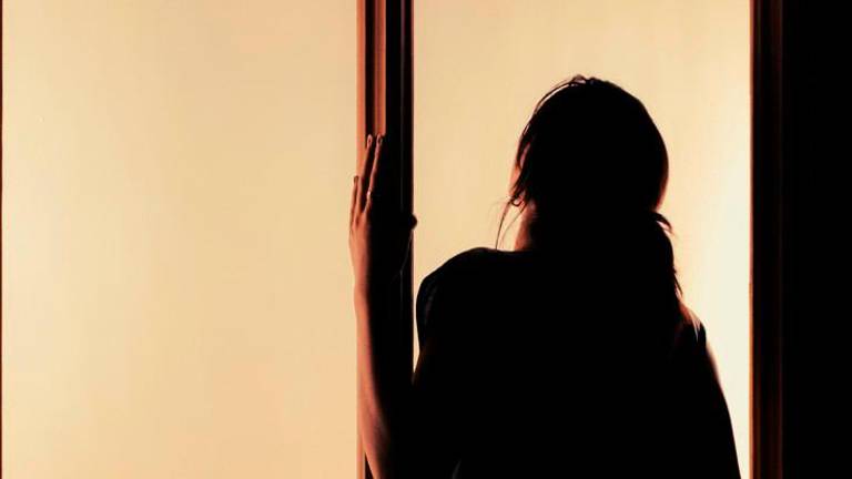 Rimini, “meglio la casa di cura che vivere con mia moglie”: arrestata per maltrattamenti al marito invalido