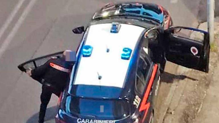 Ravenna, minaccia e aggredisce i Carabinieri: 27enne arrestato