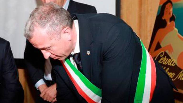 Cervia, il sindaco Missiroli ritira le dimissioni: “Pronte 116 querele per diffamazione via social”