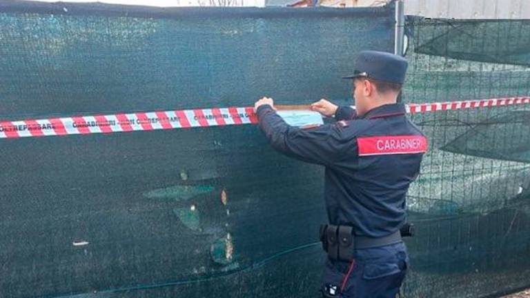 Una platea in cemento abusiva tra i calanchi di Sogliano: denunciata la titolare di una società di Rimini