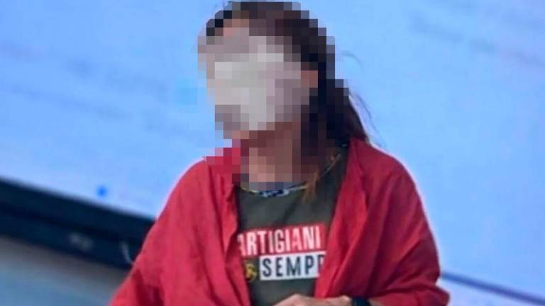 Ravenna, la maglietta della prof sotto accusa nell’interrogazione di Morrone (Lega Nord)
