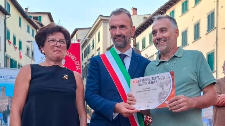 Caprili (a destra) premiato a Stia