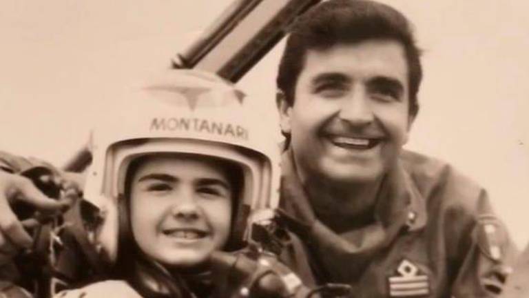 “Papà vola libero”: addio al Top Gun di Modigliana, l’omaggio della figlia Jessica a Massimo Montanari VIDEO