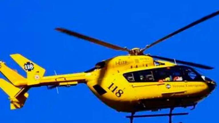 Porto Verde, senza chiavi di casa, cerca di entrare dal balcone e cade: 50enne grave all’ospedale