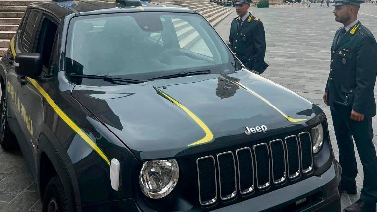 Rolex, auto di lusso e conti correnti: sequestro milionario della Finanza contro la frode “apri e chiudi” tra Faenza e Forlì