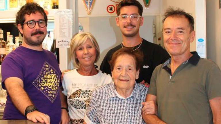 Annunziata Boschetti con il figlio Paolo, la nuora Daniela e i nipoti Luca e Andrea