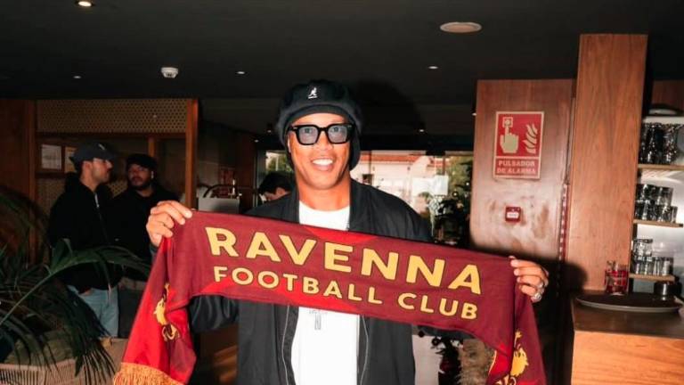 Una decina di giorni fa Ronaldinho è apparso così sul suo profilo instagram e su quello del Ravenna Fc con la scritta: “Grandi cose stanno per arrivare”