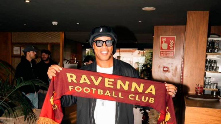 Ronaldinho a Ravenna, Braida corregge il tiro: “Farà un evento di marketing, non giocherà in C con noi”