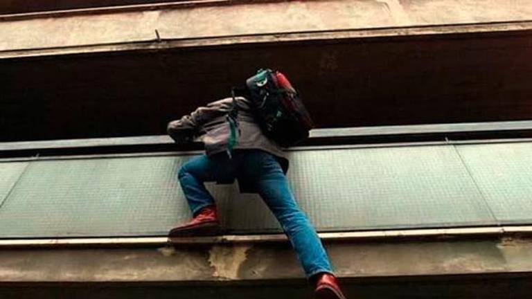 Erano da poco passate le 23 quando il ragazzo ha avvertito i primi rumori