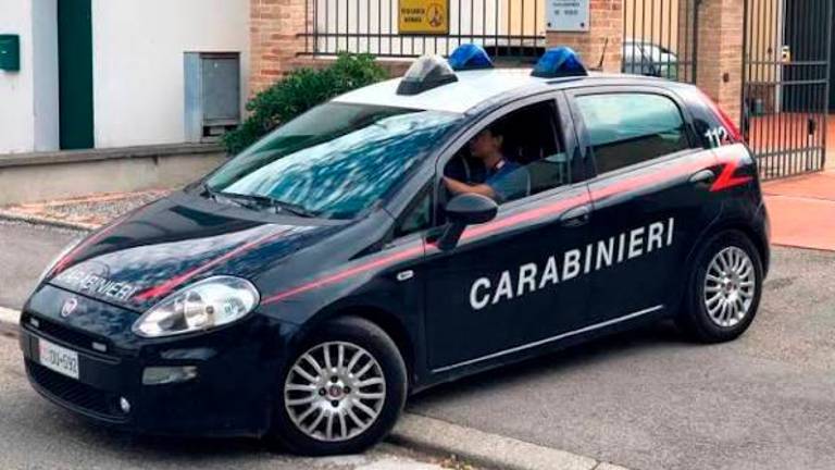 Russi, entra in due case e ruba un pugnale e un portafoglio