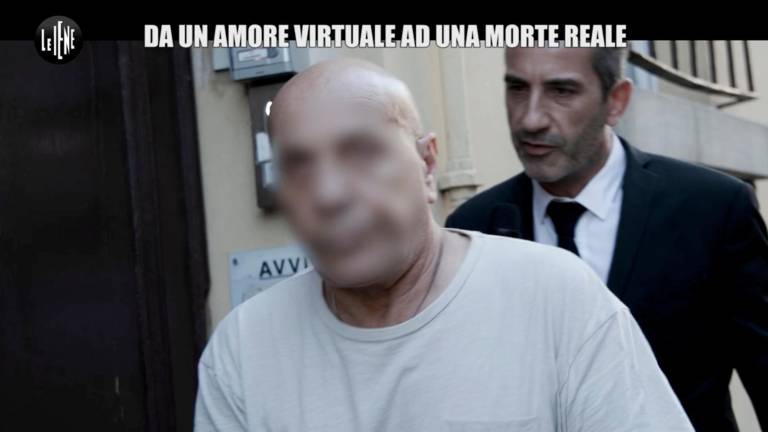 Il protagonista del servizio delle Iene inseguito dal giornalista