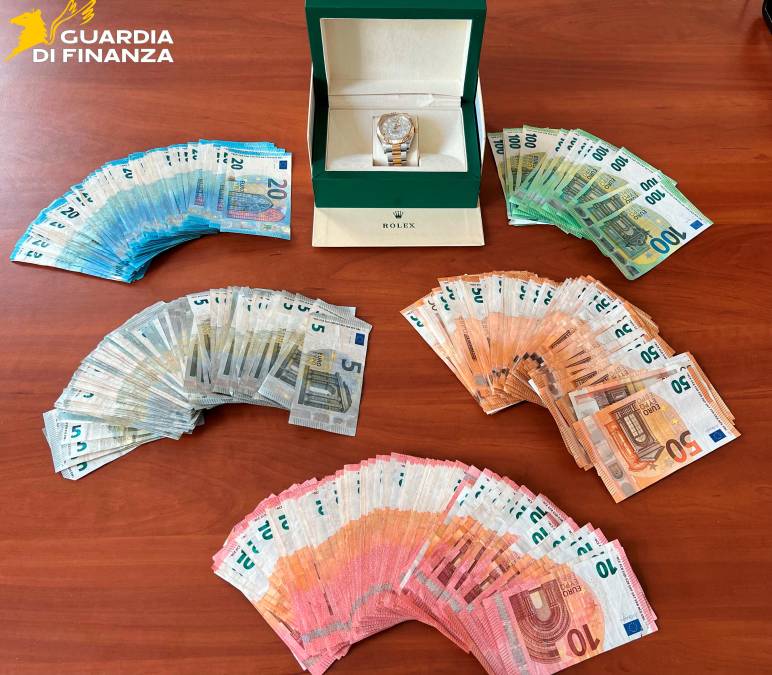 Faenza, operazione “Orient Express” sugli empori cinesi: sequestri per 10 milioni, sospeso un commercialista VIDEO
