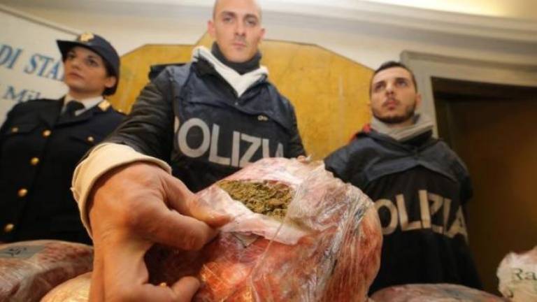 Da Cesena trasferta proibita a Bologna: 2 chili di droga e manette
