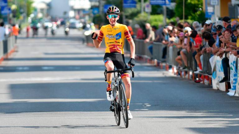 Il vittorioso arrivo solitario di Sebastian Castro a Bagnolo di Montemurlo