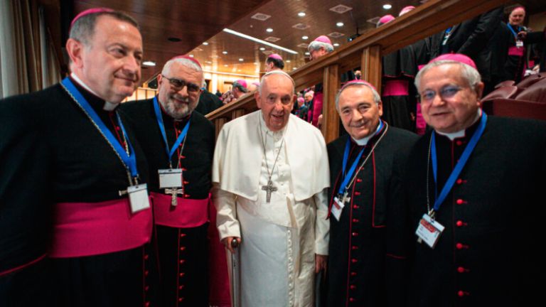 I vescovi romagnoli con Papa Francesco in un incontro che si è svolto a maggio