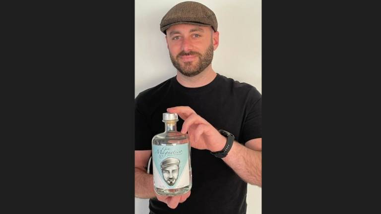 Dalle polizze vita al gin: le bottiglie dell'assicuratore di Santarcangelo conquistano la fiera di Milano