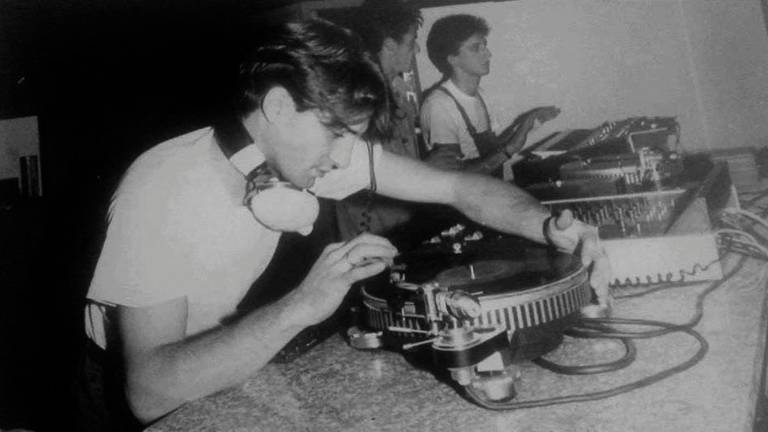 Addio a Mozart, storico dj della Baia degli Angeli