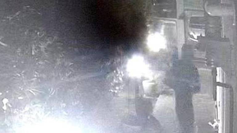 Uno dei ladri ripreso dalle telecamere