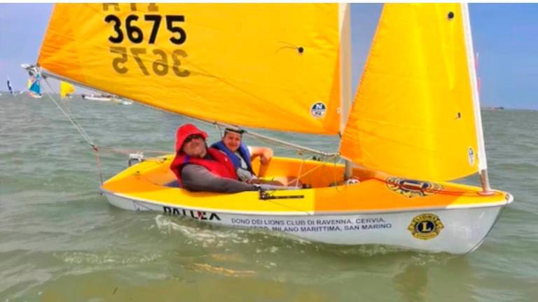 Cesenatico, barca speciale e tour costiero per regalare ai disabili l’emozione della vela in mare