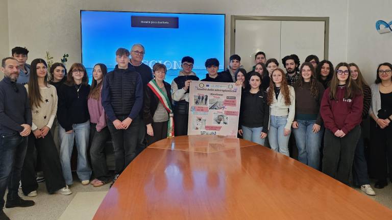 ”Nella spiaggia di Riccione non ci sono microplastiche”: l’analisi degli studenti del “Marconi” di Forlì